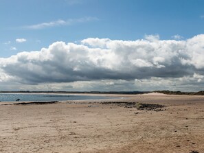 Beach - 2 bedroom accommodation in Beadnell (Beadnell)