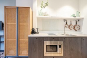 Estúdio, 1 cama Queen, para não fumantes | Wi-Fi de cortesia, roupa de cama