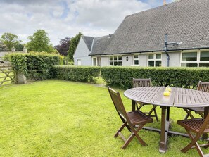 Outdoor dining - 3 bedroom accommodation in Arkholme, near Kirkby Lonsdale (Arkholme, near Kirkby Lonsdale)
