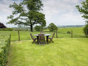 Outdoor dining - 3 bedroom accommodation in Arkholme, near Kirkby Lonsdale (Arkholme, near Kirkby Lonsdale)