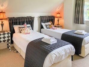 3 bedrooms, free WiFi, bed sheets - 3 bedroom accommodation in Arkholme, near Kirkby Lonsdale (Arkholme, near Kirkby Lonsdale)