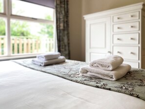 3 bedrooms, free WiFi, bed sheets
