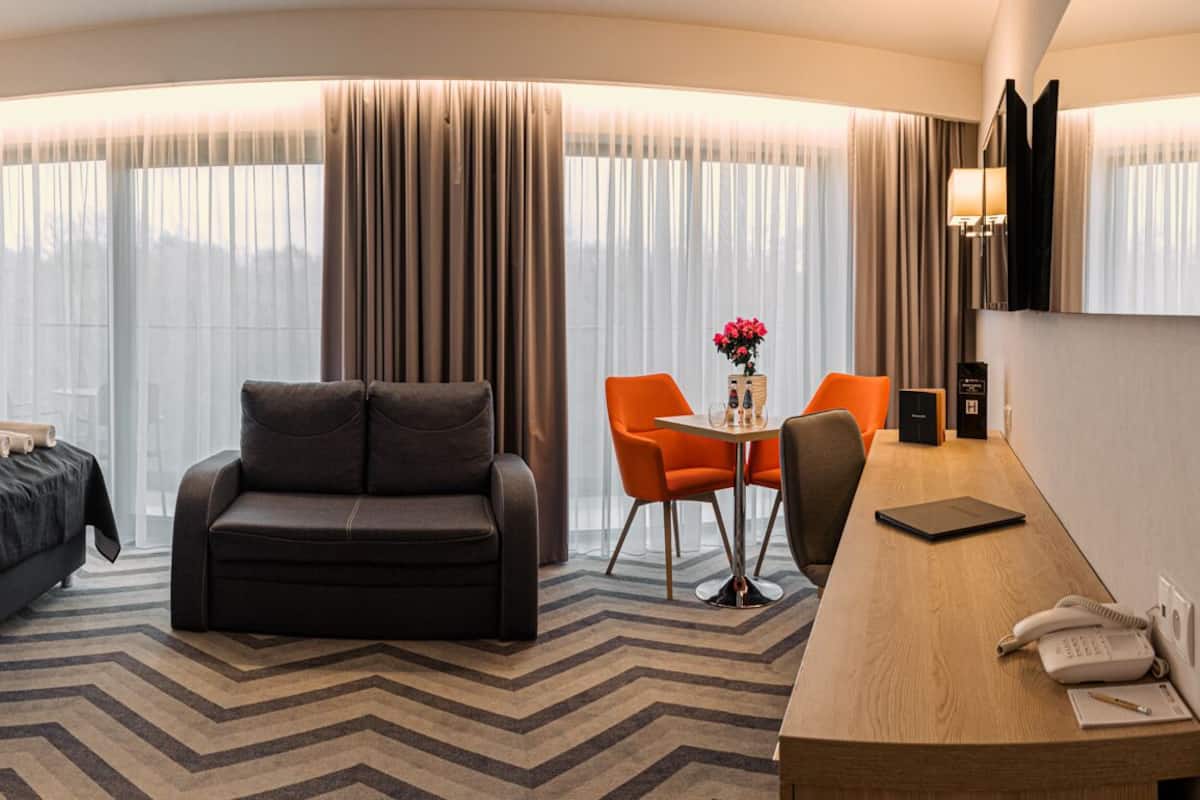 family double or twin room (2+1) | in-room safe, desk, soundproofing, cots/infant beds