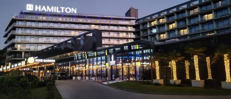 Vista frontal de la propiedad