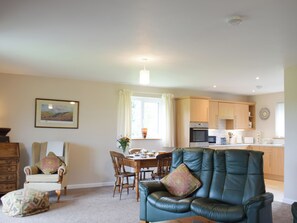 Living area - Relax in the private garden whilst spotting a variety of wildlife. (Presteigne)