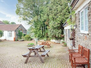 Outdoor dining - 1 bedroom accommodation in Looe (Looe)