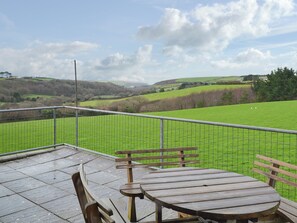 Outdoor dining - 3 bedroom accommodation in St Mawgan, near Newquay (St Mawgan, near Newquay)