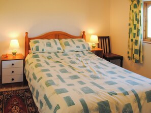 3 bedrooms, free WiFi, bed sheets - 3 bedroom accommodation in St Mawgan, near Newquay (St Mawgan, near Newquay)