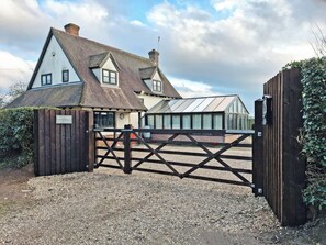 المنشأة من الخارج