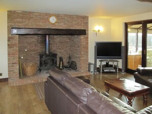 Fireplace - 4 bedroom accommodation in Dumpling Green, near Dereham (Dumpling Green, near Dereham)