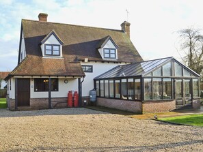 Exterior - 4 bedroom accommodation in Dumpling Green, near Dereham (Dumpling Green, near Dereham)