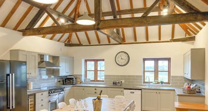 5 bedroom accommodation in Bromyard, near Malvern Hills