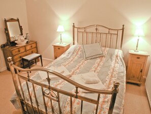 6 bedrooms, free WiFi, bed sheets