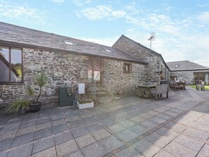 Outdoor dining - 3 bedroom accommodation in Tresmeer, near Launceston (Tresmeer, near Launceston)