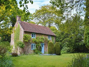 Exterior - 3 bedroom accommodation in Passfield Common, near Liphook (Passfield Common, near Liphook)