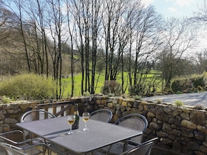 Outdoor dining - 3 bedroom accommodation in Scalegill, near Kirkby Malham (Scalegill, near Kirkby Malham)