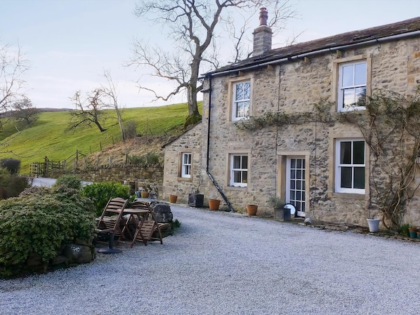Exterior - 3 bedroom accommodation in Scalegill, near Kirkby Malham (Scalegill, near Kirkby Malham)