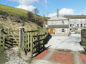 Exterior - 3 bedroom accommodation in Scalegill, near Kirkby Malham (Scalegill, near Kirkby Malham)