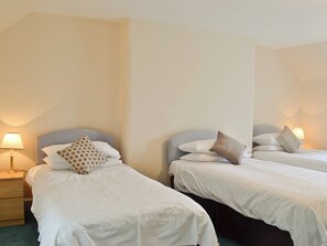 5 bedrooms, free WiFi, bed sheets