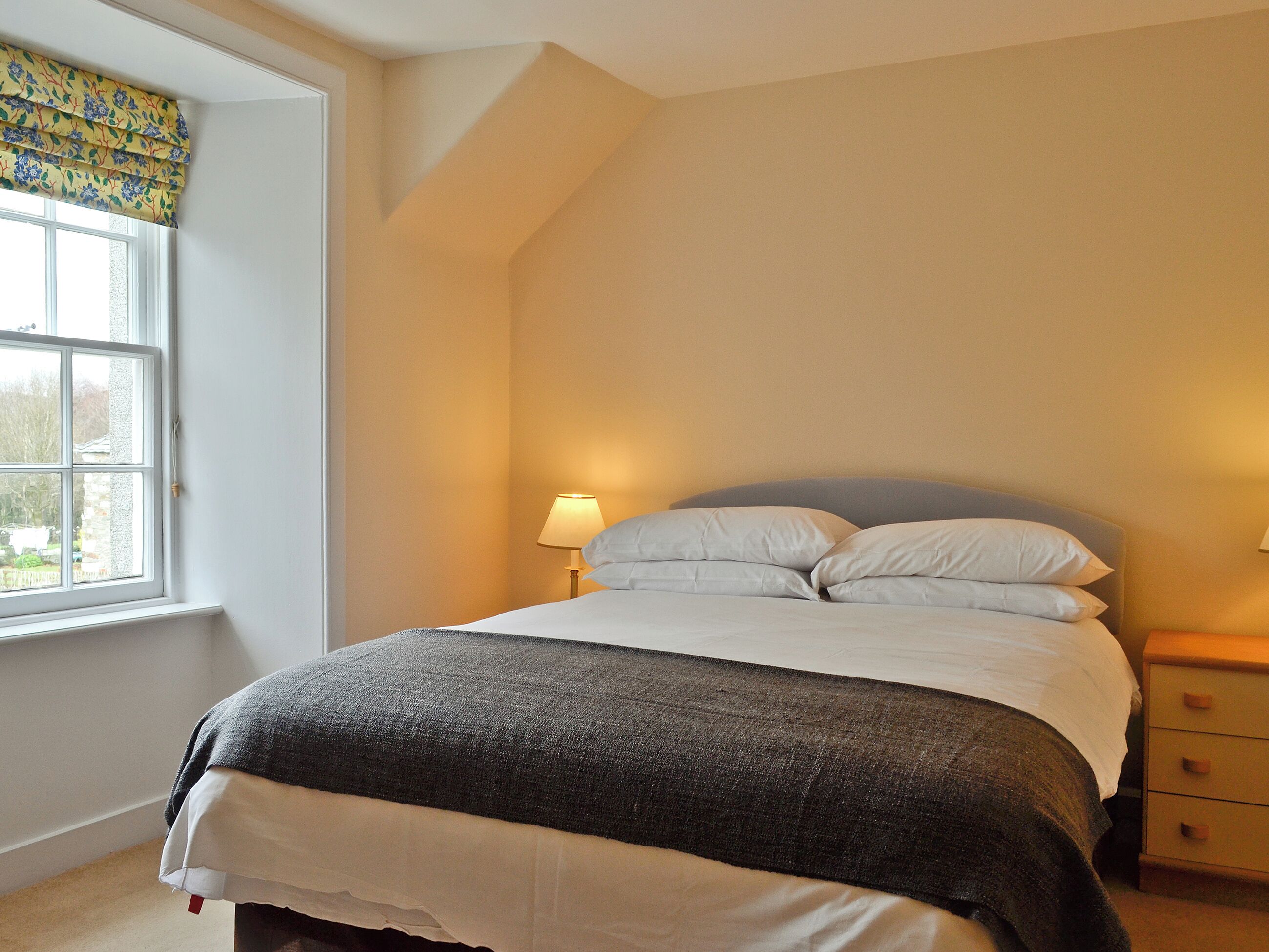 5 bedrooms, free WiFi, bed sheets