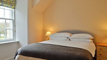 5 bedrooms, free WiFi, bed sheets