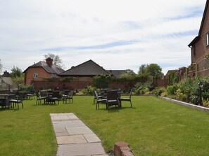 Outdoor dining - 2 bedroom accommodation in Myddle, near Shrewsbury (Myddle, near Shrewsbury)