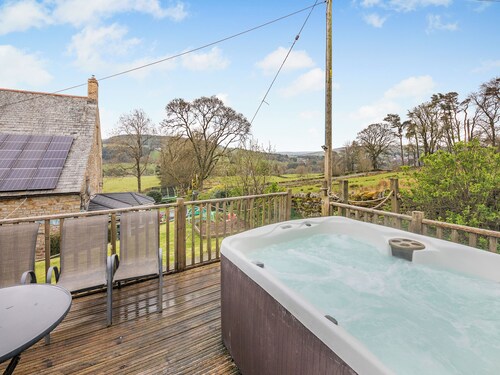 2 bedroom accommodation in Alston