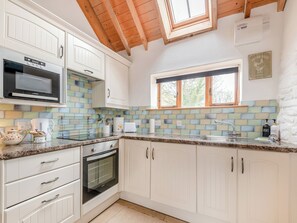 Cookware/dishes/utensils - 1 bedroom accommodation in Arlingham, near Frampton-on-Severn (Arlingham, near Frampton-on-Severn)