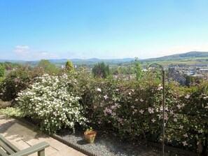 Property grounds - 3 bedroom accommodation in Kendal (Kendal)