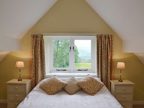 1 bedroom, bed sheets