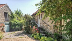 A stone building with a gravel path leading to a staircase. - 0 bedroom accommodation in Pilton, near Glastonbury (Pilton, near Glastonbury)