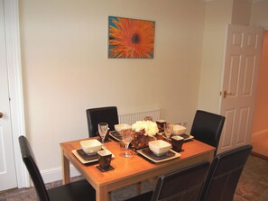 Dining - 2 bedroom accommodation in Keswick (Keswick)