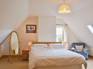 2 bedrooms, bed sheets - 2 bedroom accommodation in Aldeby, near Beccles (Aldeby, near Beccles)