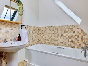 Towels - 2 bedroom accommodation in Aldeby, near Beccles (Aldeby, near Beccles)