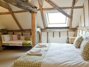 5 bedrooms, free WiFi, bed sheets