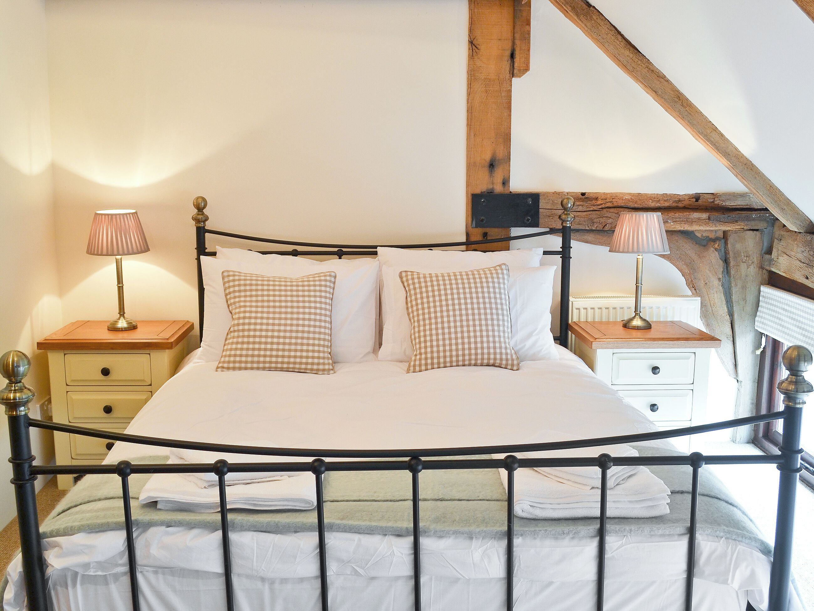 5 bedrooms, free WiFi, bed sheets