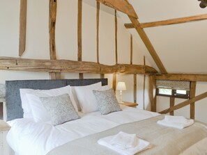 5 bedrooms, free WiFi, bed sheets