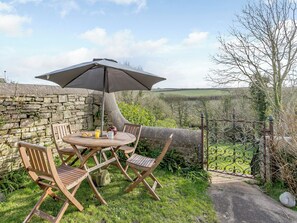Outdoor dining - 3 bedroom accommodation in Hartland, near Bideford (Hartland, near Bideford)