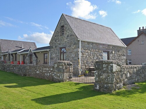 2 bedroom accommodation in Llanystumdwy, near Criccieth