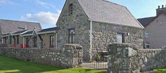 2 bedroom accommodation in Llanystumdwy, near Criccieth