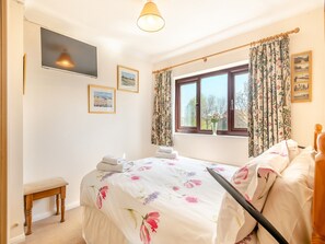 3 bedrooms, free WiFi, bed sheets - 3 bedroom accommodation in Ringstead, near Hunstanton (Ringstead, near Hunstanton)