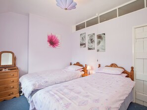 4 bedrooms, bed sheets - 4 bedroom accommodation in Chatcull, near Eccleshall (Chatcull, near Eccleshall)