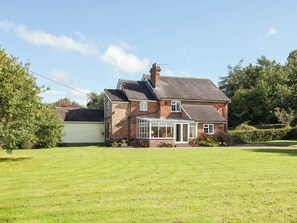 Exterior - 4 bedroom accommodation in Chatcull, near Eccleshall (Chatcull, near Eccleshall)