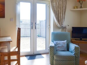 TV - 1 bedroom accommodation in Binknoll, near Royal Wootton Bassett (Binknoll, near Royal Wootton Bassett)