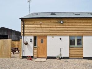 Exterior - 1 bedroom accommodation in Binknoll, near Royal Wootton Bassett (Binknoll, near Royal Wootton Bassett)