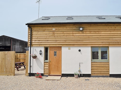 1 bedroom accommodation in Binknoll, near Royal Wootton Bassett