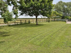 Property grounds - 1 bedroom accommodation in Binknoll, near Royal Wootton Bassett (Binknoll, near Royal Wootton Bassett)