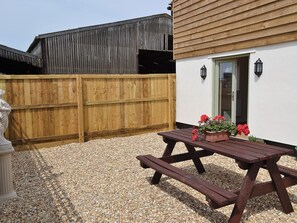Outdoor dining - 1 bedroom accommodation in Binknoll, near Royal Wootton Bassett (Binknoll, near Royal Wootton Bassett)