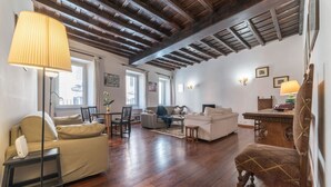 Living area - Spanish Steps 6 Pax Apartment (Roma)