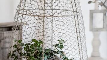 Télévision à écran plat de 100 cm avec chaßnes numériques, télévision